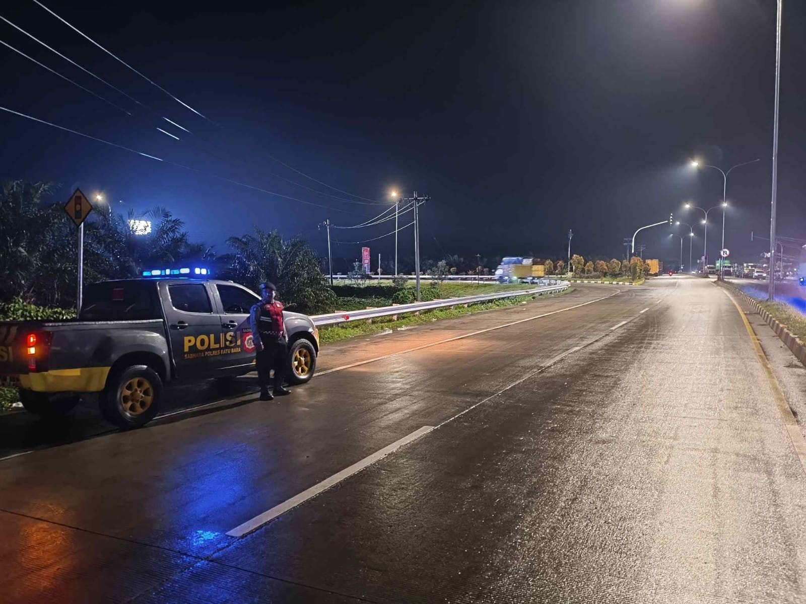 Polres Batu Bara Gelar Patroli Gabungan Roda-4 di Akses Tol Lima Puluh – Antisipasi Begal, Balap Liar dan Tindak Pidana 3C