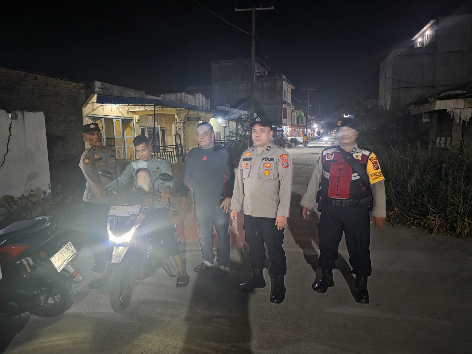Polsek Medang Deras Gelar Patroli Malam, Antisipasi Kejahatan Dan Himbau Masyarakat Jaga Keamanan