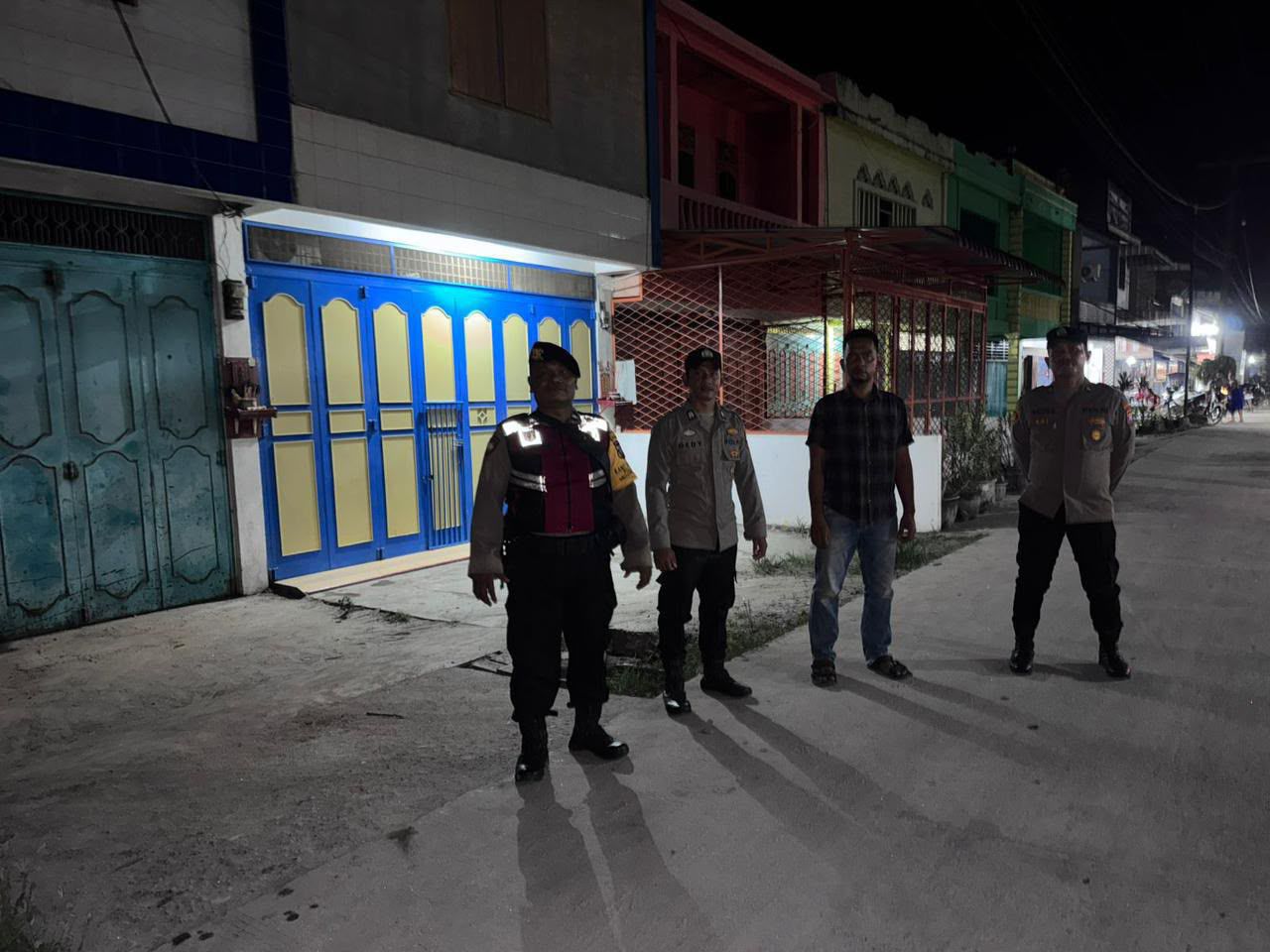 Polsek Medang Deras Laksanakan Patroli Malam, Antisipasi Kejahatan Dan Beri Himbauan Keamanan