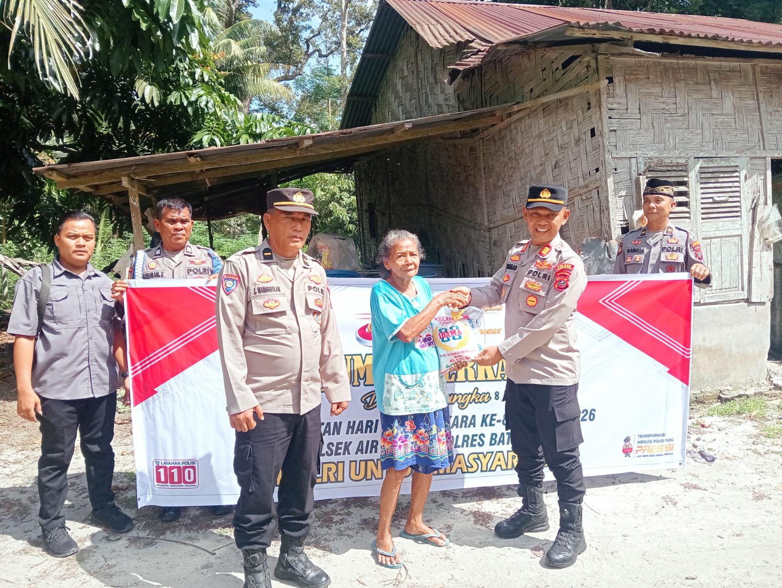 Polsek Air Putih Gelar Jum’at Berkah Rangka Hut Bhayangkara Ke-80, Berikan Sembako Kepada Masyarakat Kurang Mampu