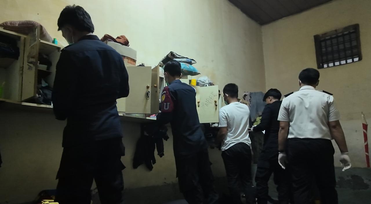 Rutan Kelas IIB Pangkalan Brandan Gelar Razia Insidentil untuk Jaga Keamanan dan Ketertiban
