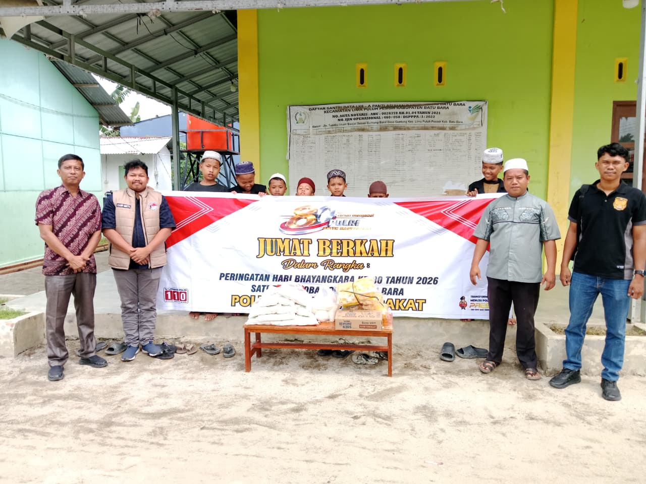 Satresnarkoba Polres Batu Bara Gelar Jum’at Berkah di Panti Asuhan Darut Taufiq, Bagikan Sembako dan Edukasi Bahaya Narkoba