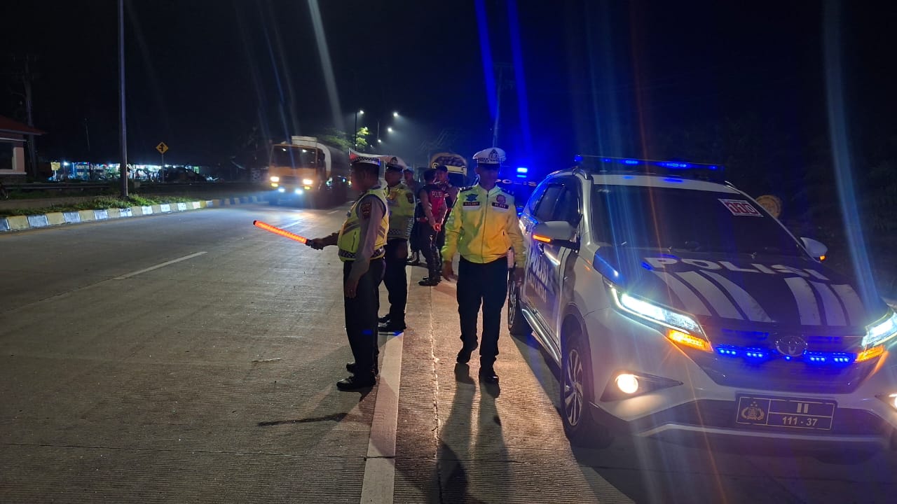 Sat Lantas Polres Batu Bara Laksanakan Patroli Blue Light Di Exit Tol Lima Puluh