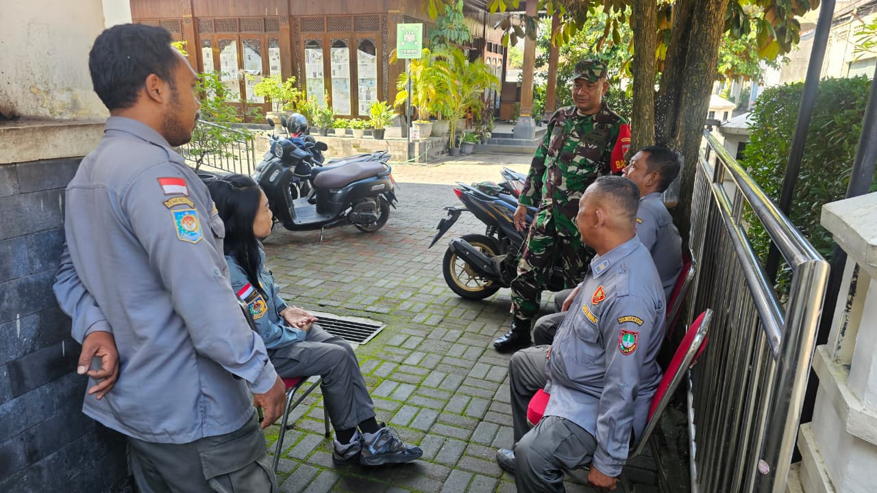 Mata Tak Pernah Lengah, Babinsa Tipes Turun Langsung Pantau Wilayah Demi Ciptakan Rasa Aman   