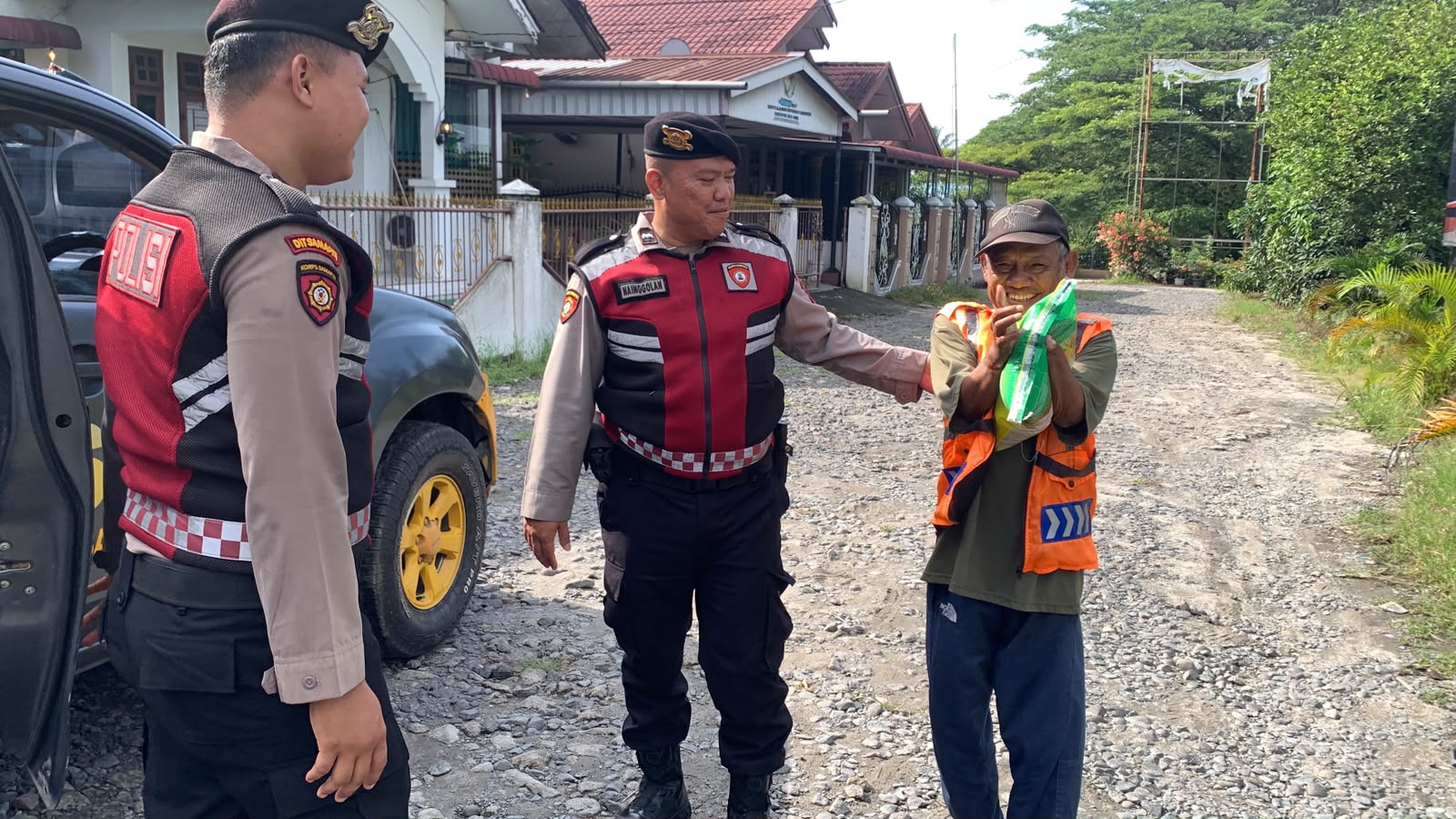 Kasat Samapta Polres Batu Bara Gelar Jumat Berkah, Bagikan Beras dan Himbau Warga Laporkan Premanisme serta Pungli   