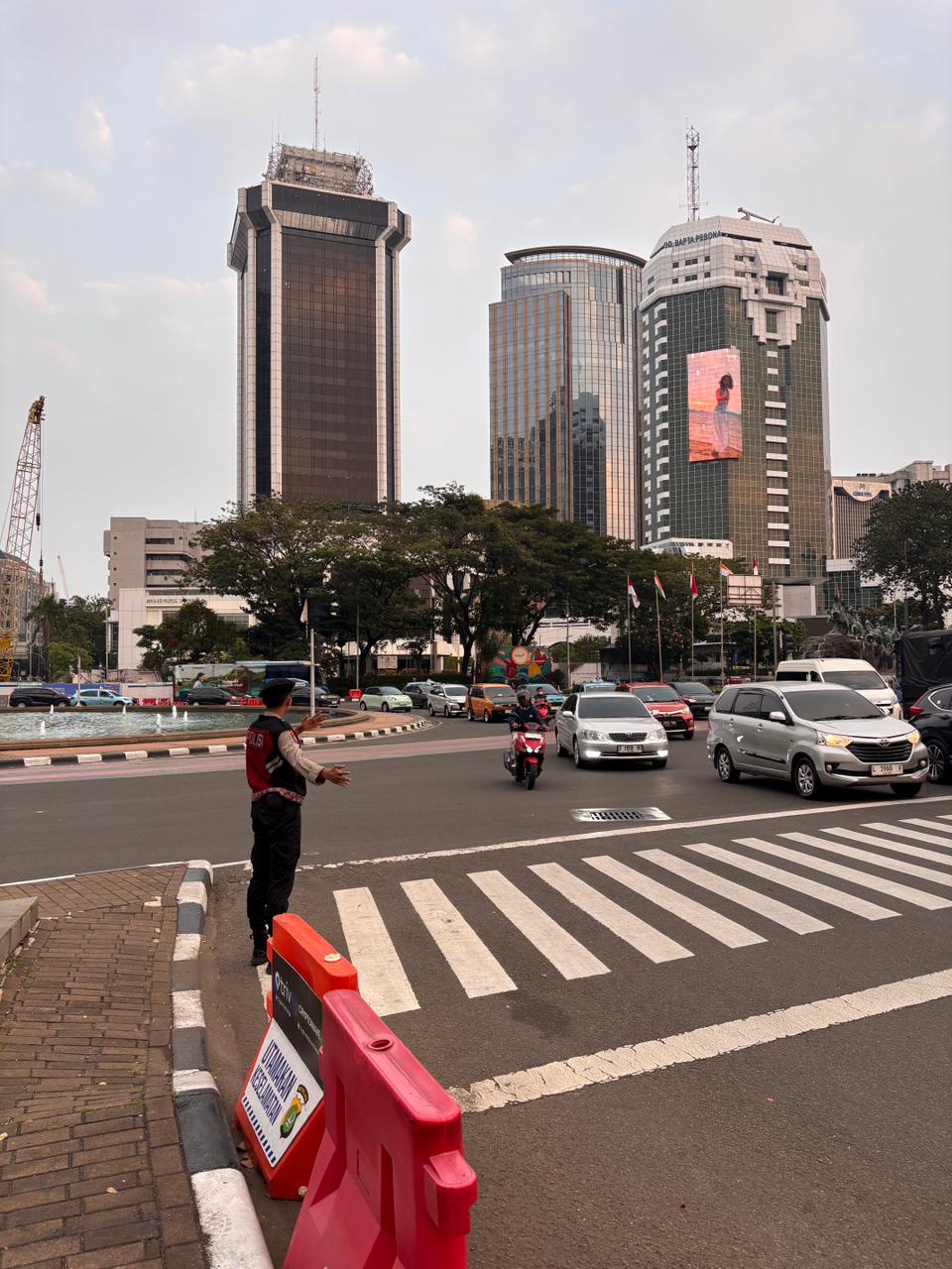 Berikan Rasa Aman pada Jam Sibuk, 70 Personel Dit Samapta Korsabhara Amankan Bundaran HI hingga Kota Tua   