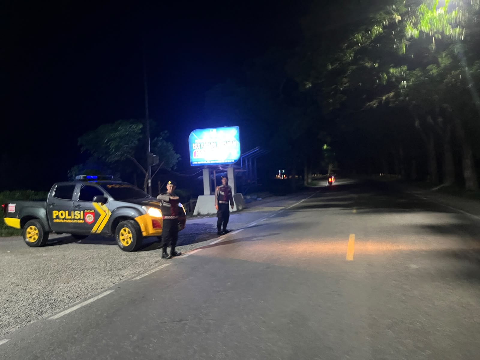 Sat Samapta Polres Batu Bara Laksanakan Patroli Blue Light Roda-4 di Simpang Limau Manis – Kamtibmas Aman Kondusif