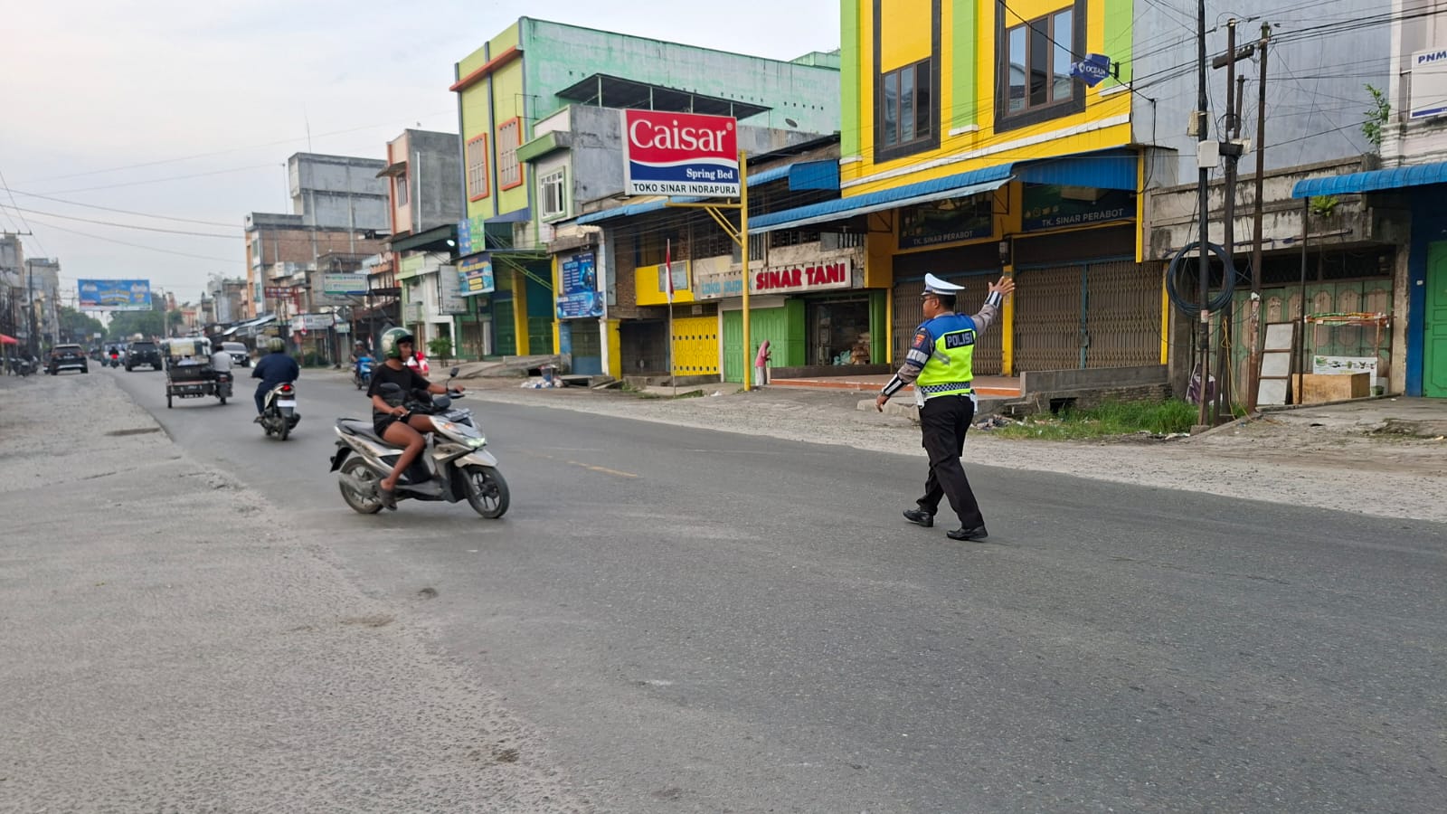 Sat Lantas Polres Batu Bara Laksanakan Strong Point Pagi di Simpang Tanjung Kubah   