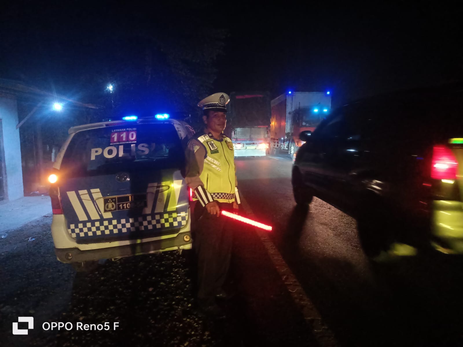 Sat Lantas Sei Bejangkar Laksanakan Patroli Malam, Aktifkan Senter di Titik Rawan Demi Keselamatan Pengguna Jalan