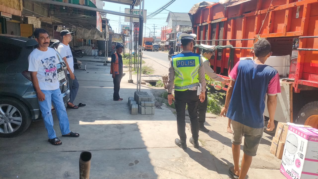 Lewat Program Polantas Karib, Kasat Lantas Polres Batu Bara Ajak Tukang Ojek di Lima Puluh Jadi Pelopor Keselamatan