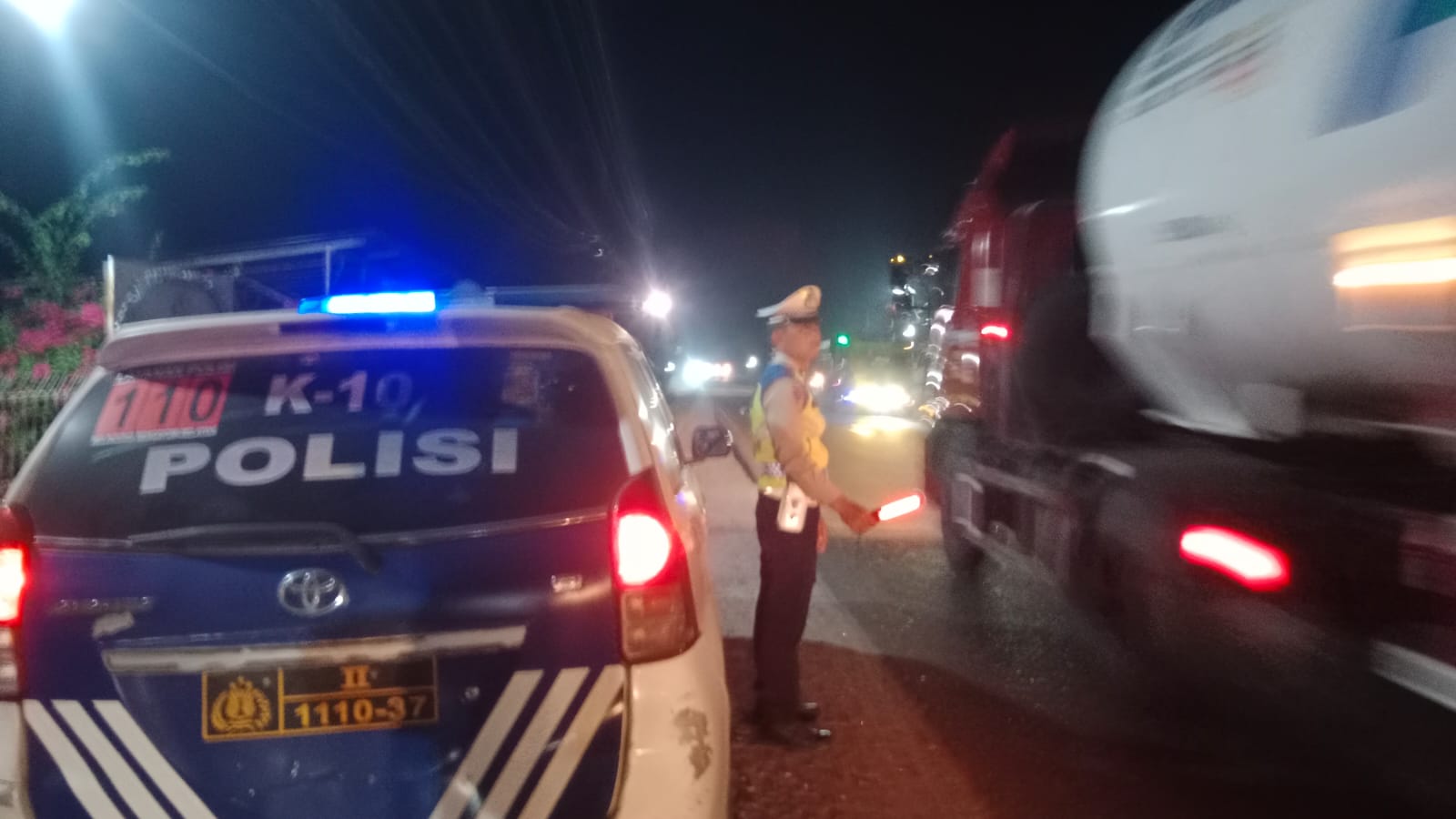 Sat Lantas Indrapura Gelar Patroli Blue Light, Kawal Keamanan Perjalanan Malam di Jalinsum   