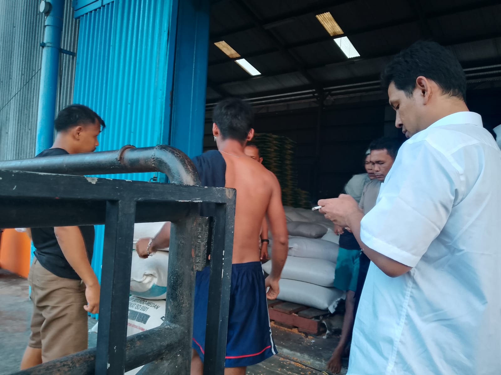 Dukung Ketahanan Pangan, Polres Batu Bara Kirim Hasil Panen Jagung Petani ke Gudang Bulog Asahan   