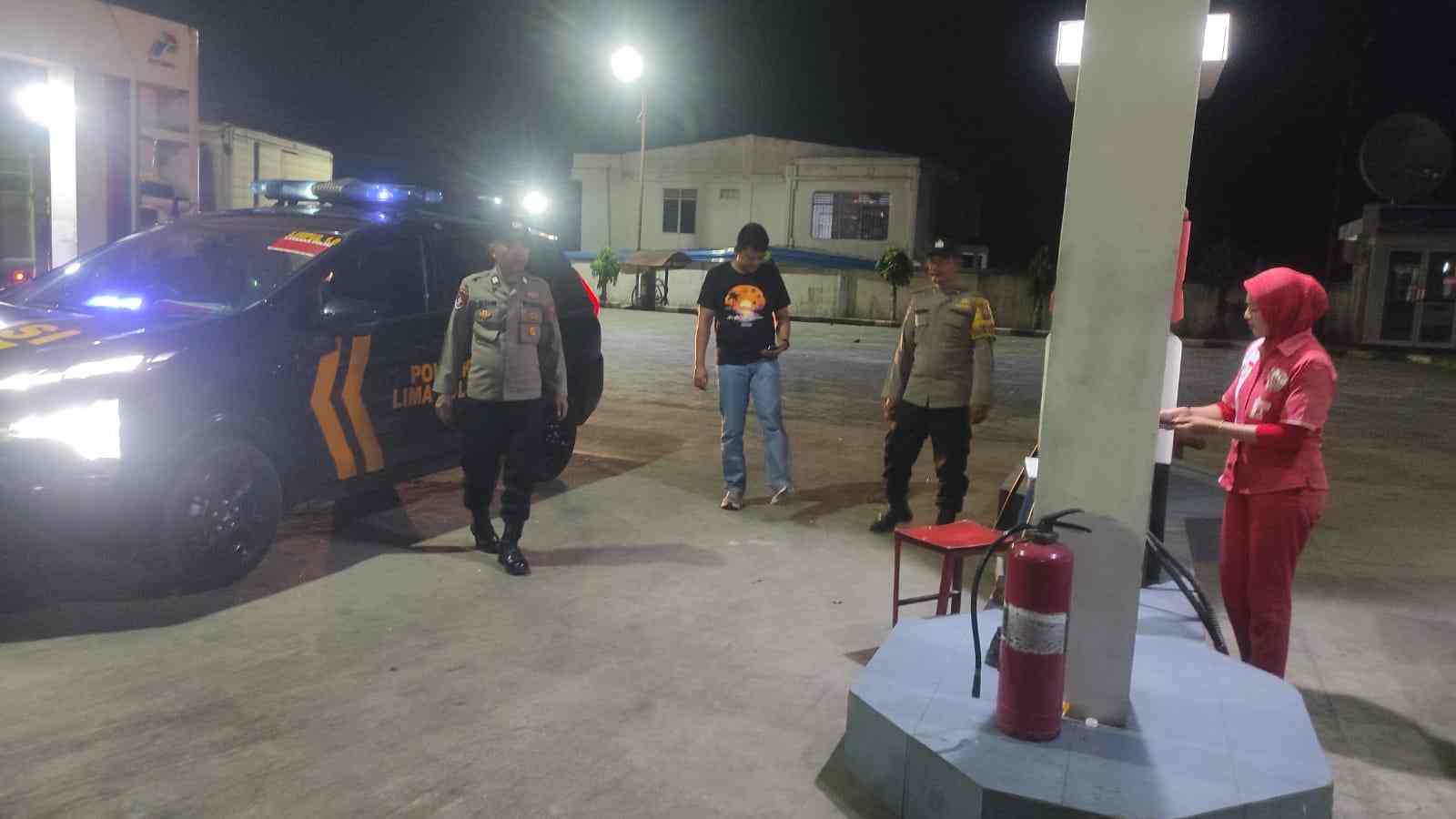 Polsek Lima Puluh Gelar Patroli Khusus SPBU, Atasi Antrean dan Larang Pengisian Jerigen   