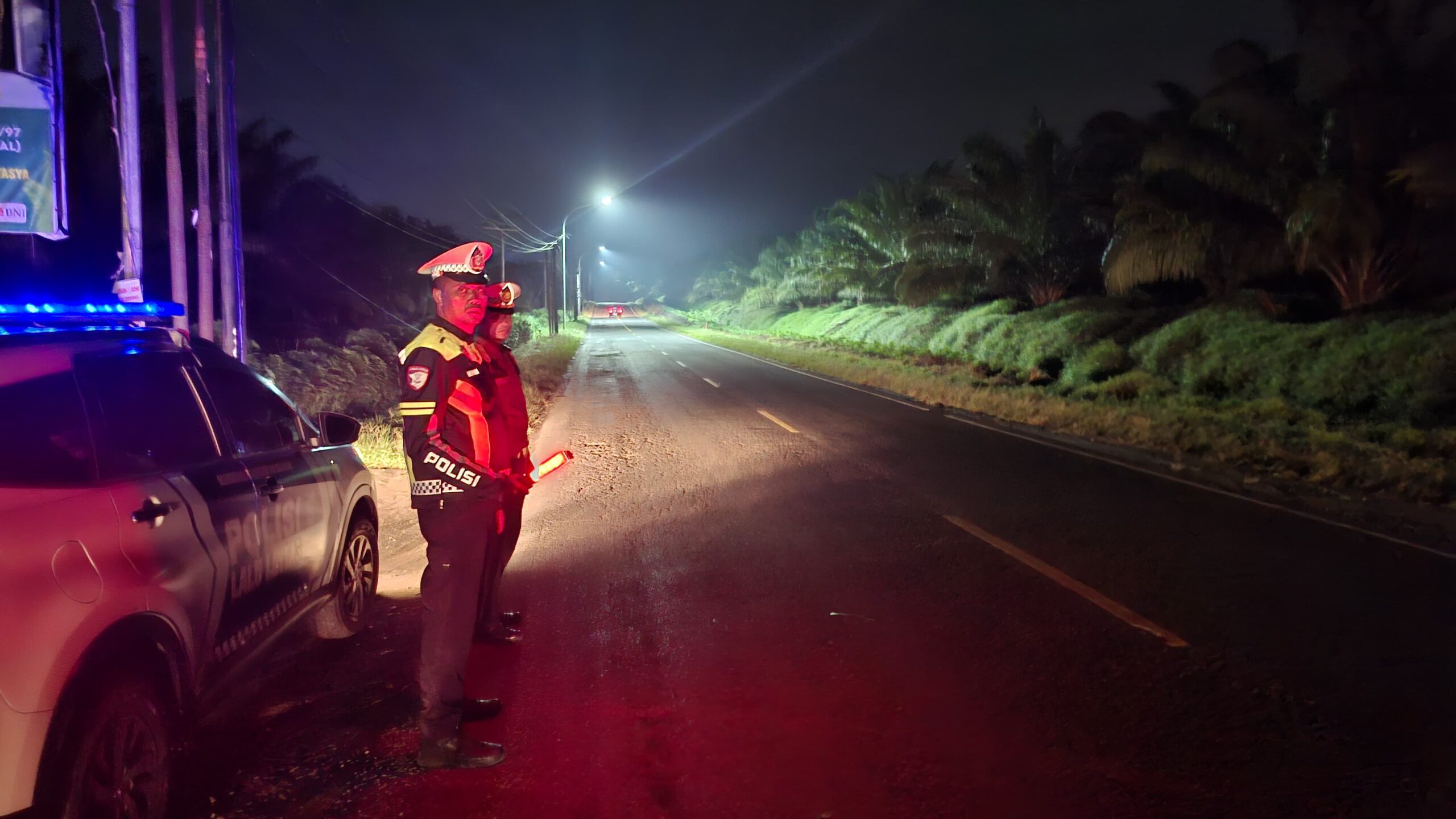 Sat Lantas Polres Batu Bara Laksanakan Patroli Blue Light Tengah Malam di Jalan Lintas Sumatera   