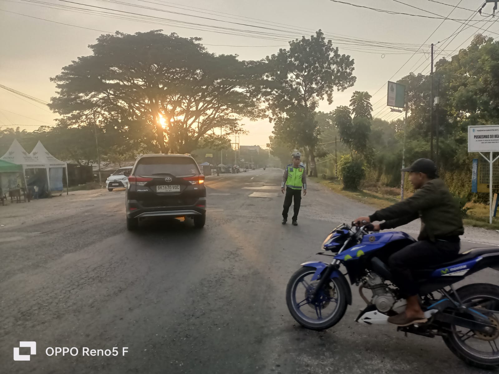 Kapos Lantas Sei Bejangkar Pimpin Langsung Pengaturan Lalu Lintas Pagi di Jalinsum Depan Pos Lantas Sei Bejangkar