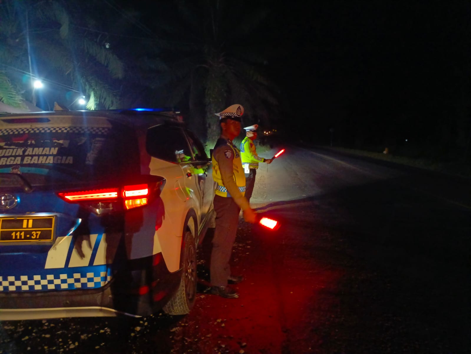Sat Lantas Polres Batu Bara Laksanakan Patroli Blue Light Tengah Malam di Jalinsum Indrapura   