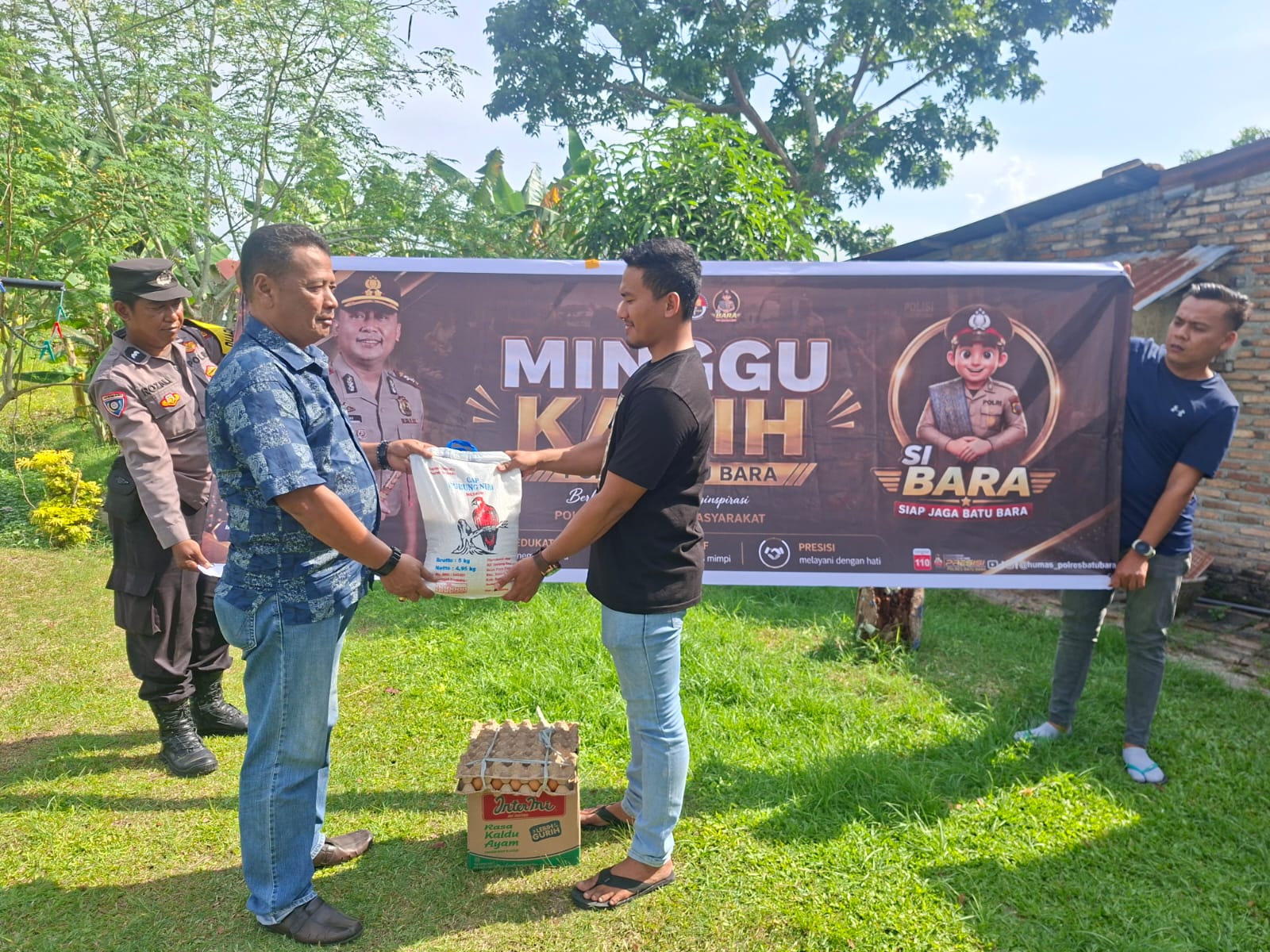 Kapolsek Talawi Laksanakan Minggu Kasih, Beri Bantuan Sembako Kepada Kaum Dhuafa