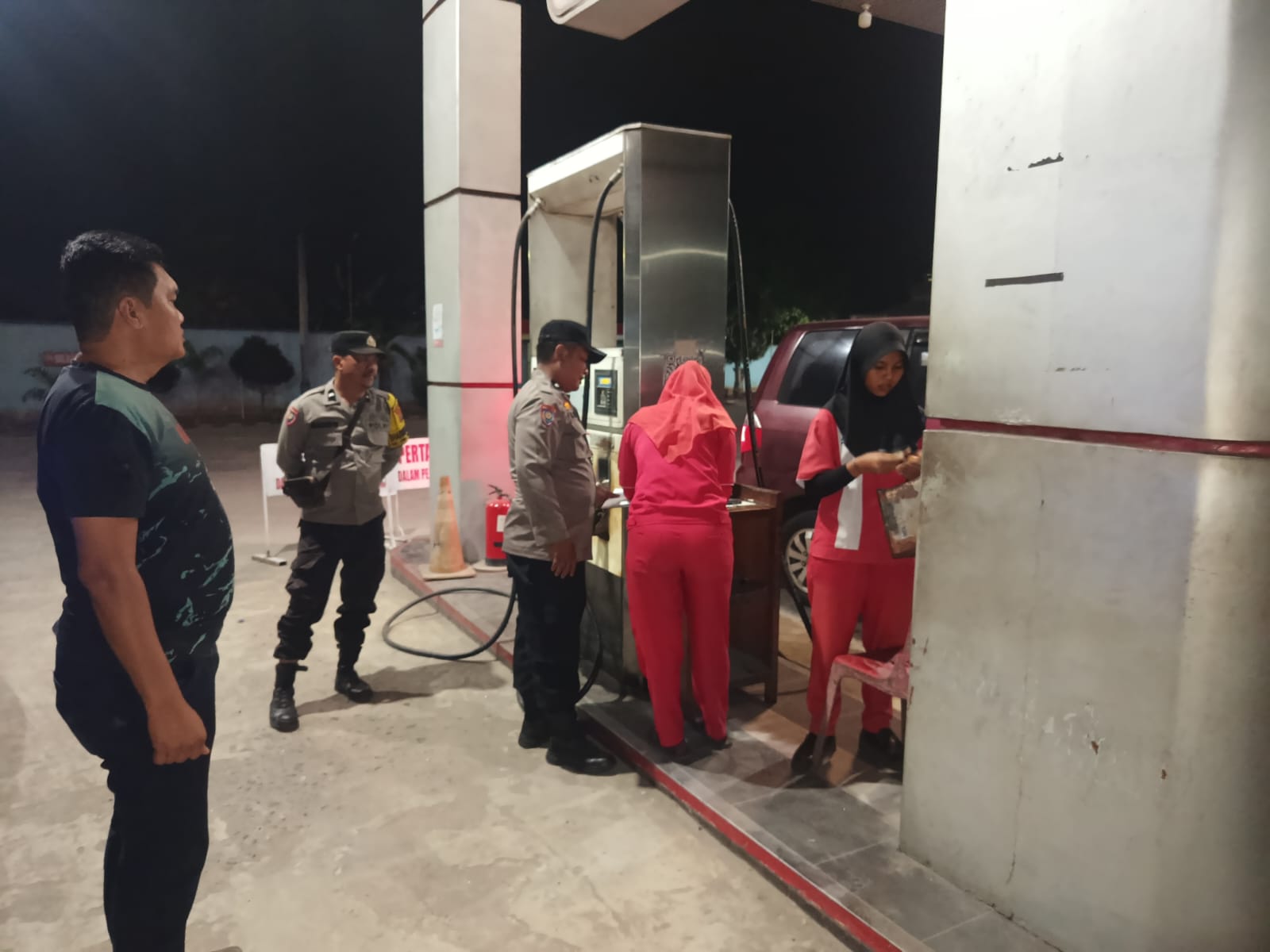 Polsek Lima Puluh Gelar Patroli Malam & Pemantauan Stok BBM: Pasokan Terjamin, Situasi Aman dan Kondusif   