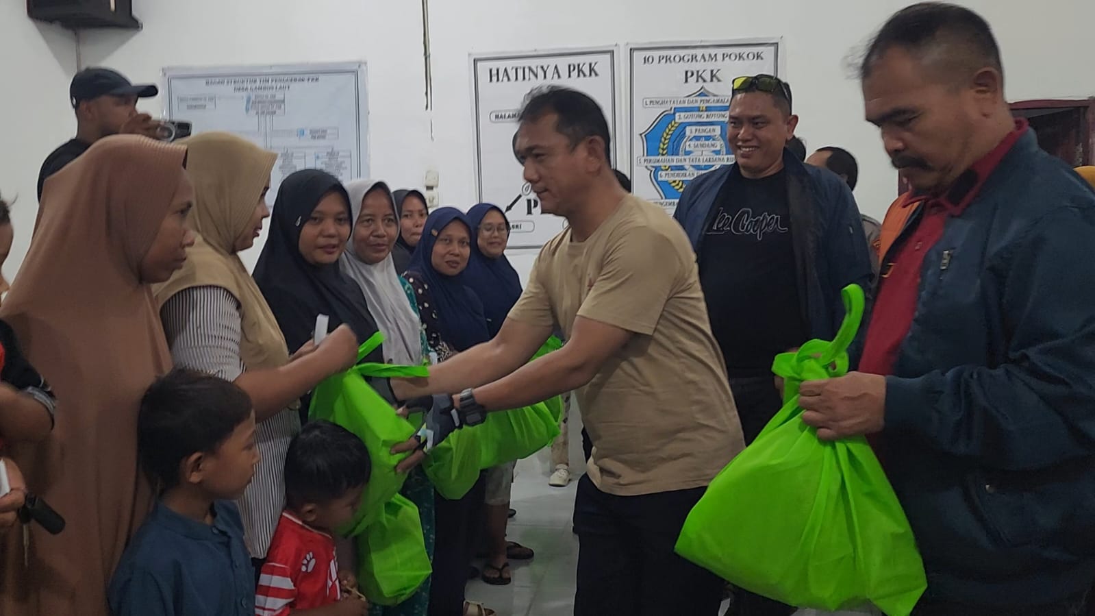 Polres Batu Bara Salurkan Bantuan untuk Warga Terdampak Banjir