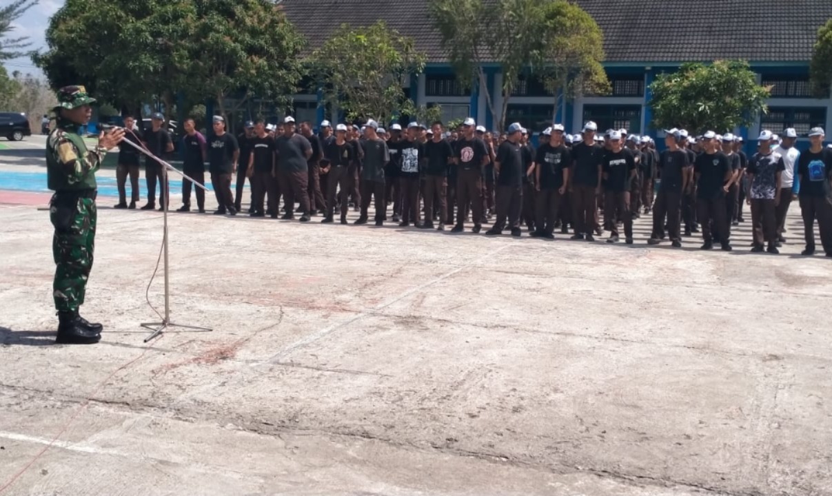 Ratusan Siswa SMKN 1 Giritontro Wonogiri Dilatih TNI   