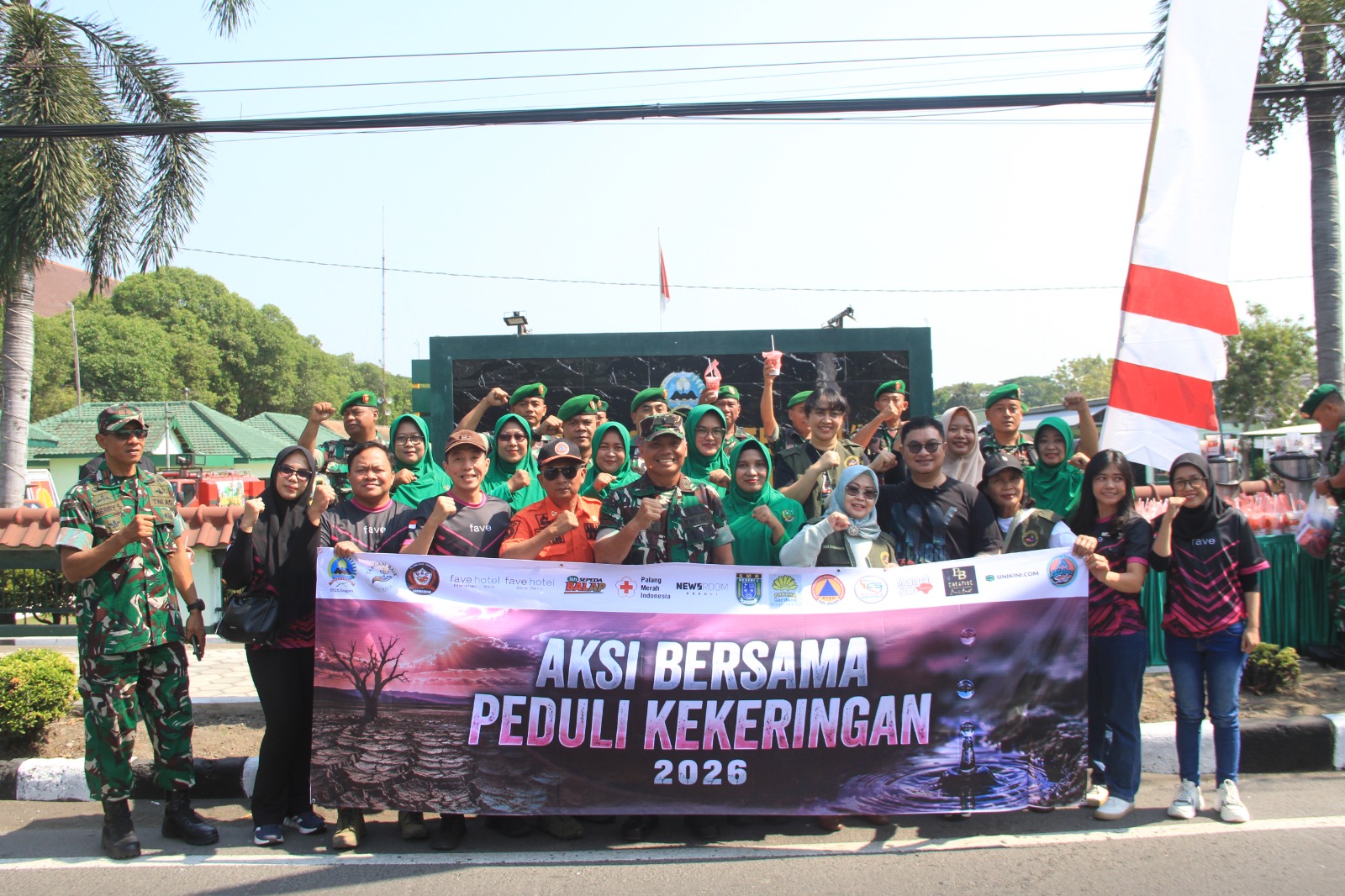 Atasi cuaca ekstrim, Kodim Sragen bantu air bersih, bagikan 1000 es teh, sembako, hingga kursi roda    