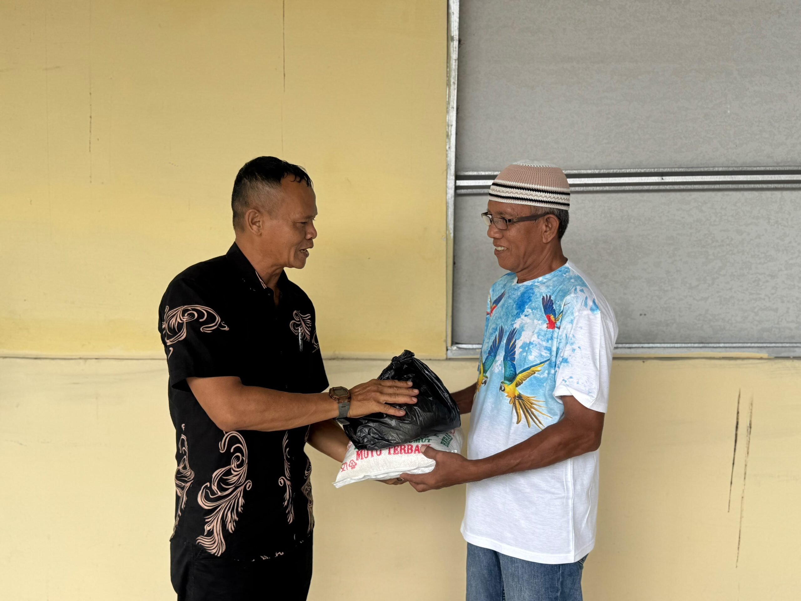 Polres Batu Bara Gelar Jumat Berkah, Salurkan Bantuan dan Perkuat Kepedulian kepada Masyarakat