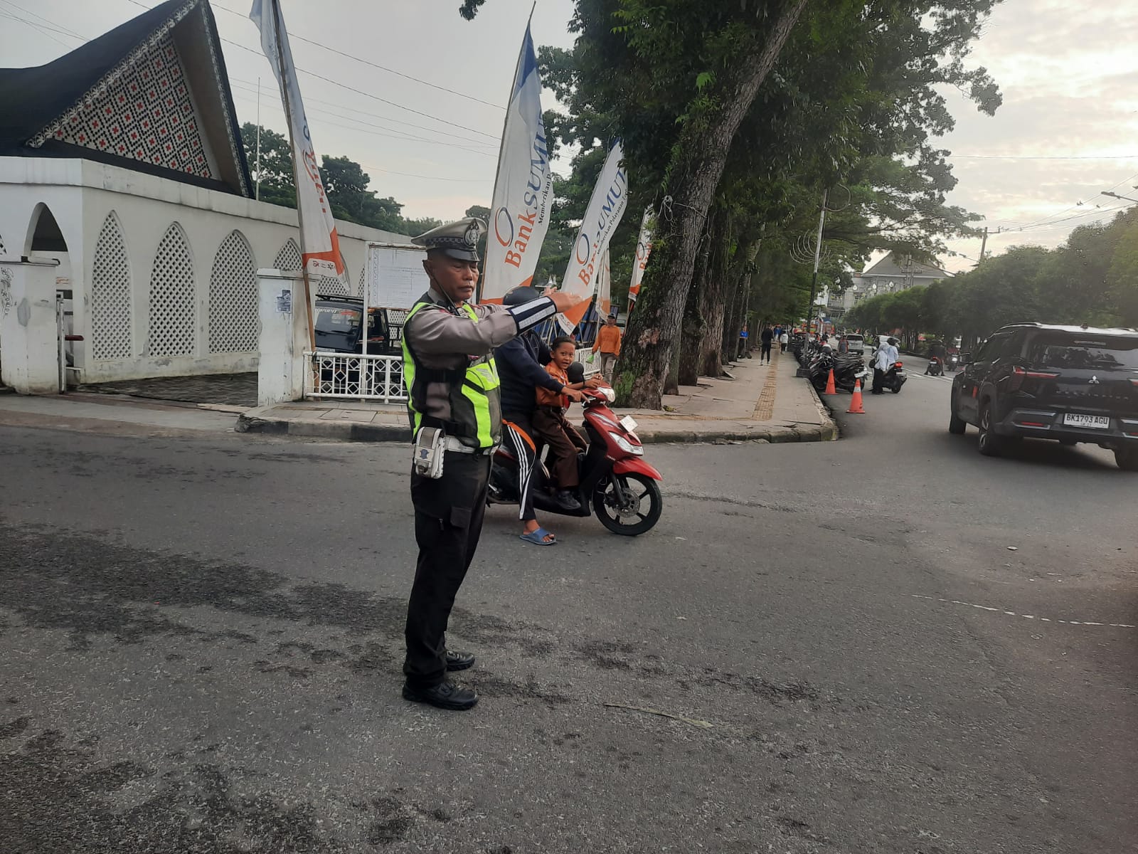 Pos Padat Pagi: Sat Lantas Polres Pematangsiantar Siaga Atur Arus Lalu Lintas, Pastikan Kelancaran di 35 Titik Strategis
