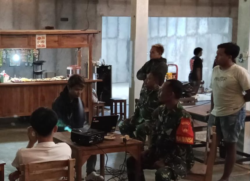 Begini Cara Babinsa Koramil Puhpelem Menjaga Keamanan Dan Ketertiban Diwilayah 